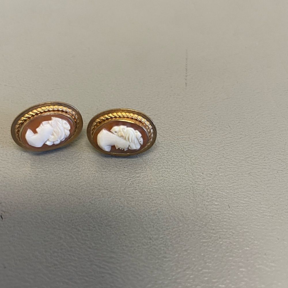 Clip earrings - Picture 5 of 9